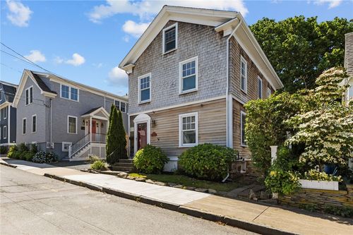17 Dearborn St, Newport, RI, 02840-3407 | Card Image