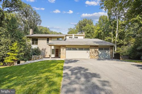 10408 Hunter Ridge Dr, Oakton, VA, 22124-1616 | Card Image