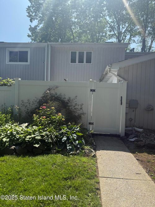 410 Sprague Ave, Staten Island, NY, 10307-1900 | Card Image