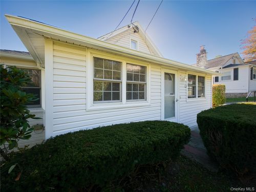 35 Entrance Way, Mahopac, NY, 10541-1303 | Card Image