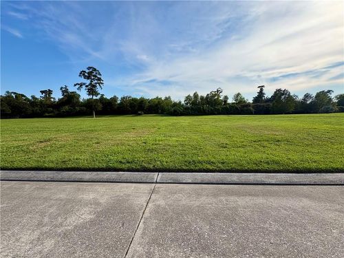 8 Island Club Ct, New Orleans, LA, 70131-3373 | Card Image