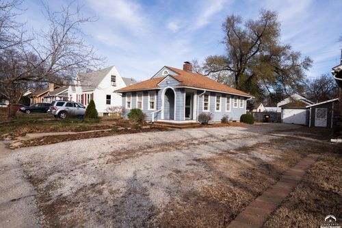 2028 New Hampshire St, Lawrence, KS, 66046-2948 | Card Image