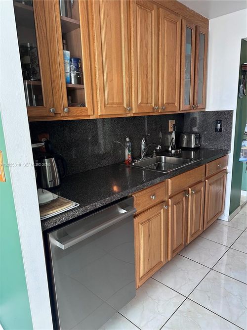 1905-231 174th St, Sunny Isles Beach, FL, 33160-3320 | Card Image