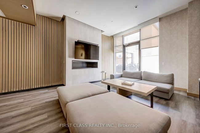904 - 2369 Danforth Ave, Condo with 2 bedrooms, 2 bathrooms and null parking in Toronto ON | Image 6