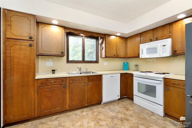 5921 Sharm Dr, House other with 3 bedrooms, 2 bathrooms and null parking in Manhattan KS | Image 18