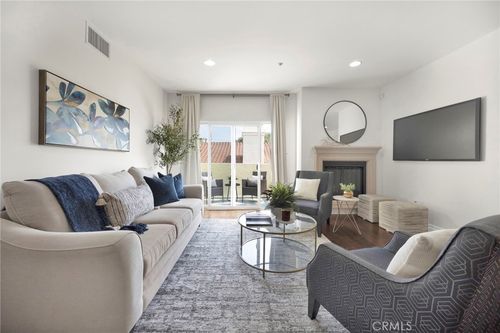 ph3-1726 S Bentley Avenue, Los Angeles, CA, 90025 | Card Image