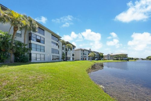 303-1528 Whitehall Dr, Davie, FL, 33324-6679 | Card Image
