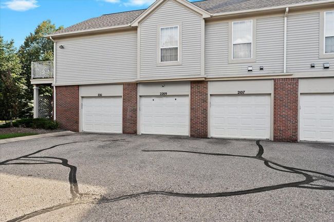 2209 Saratoga Blvd, Condo with 2 bedrooms, 2 bathrooms and null parking in Commerce Twp MI | Image 21