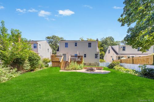 11 Todd Ct, Huntingtn Sta, NY, 11746-4223 | Card Image