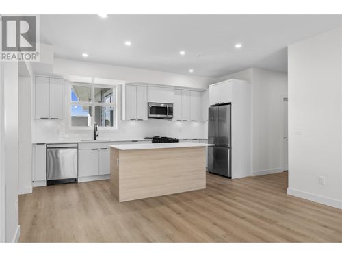 204-5300 Main St, Kelowna, BC, V1W0C1 | Card Image