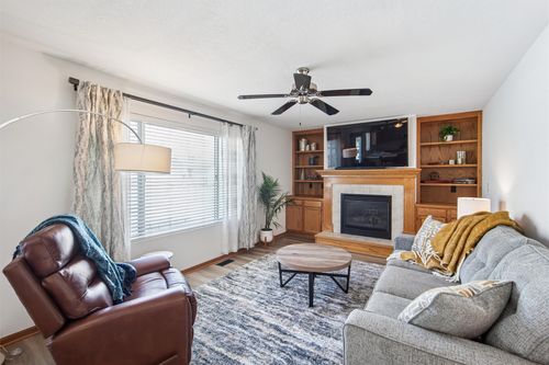 15427 Winston Ave, Urbandale, IA, 50323-2214 | Card Image