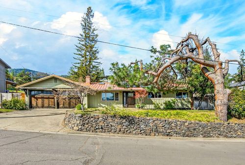 325 Taylor St, Ashland, OR, 97520-3057 | Card Image