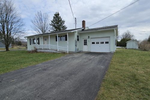 747 Elm St, Derby Line, VT, 05830-8882 | Card Image