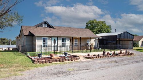 107 E Johnny Bench, Binger, OK, 73009-5177 | Card Image