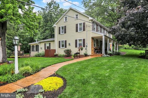 2464 Mountain Rd, MANHEIM, PA, 17545-9570 | Card Image