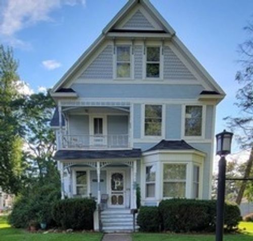 103 N Maple St, Momence, IL, 60954-1607 | Card Image
