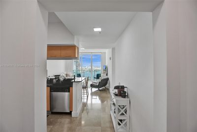 4112 - 31 Se 5th St, Condo with 3 bedrooms, 2 bathrooms and null parking in Miami FL | Image 2