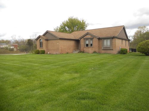 10690 Oxbow Heights Drive, White Lake Charter Township, MI, 48386 | Card Image