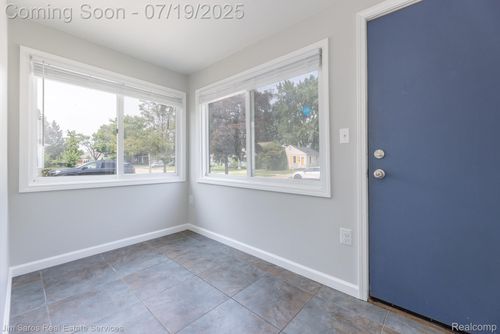 20936 Ridgemont Rd, Harper Woods, MI, 48225-1168 | Card Image