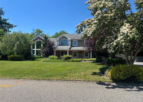 906 Thompson Dr, Bay Shore, NY, 11706-7531 | Card Image