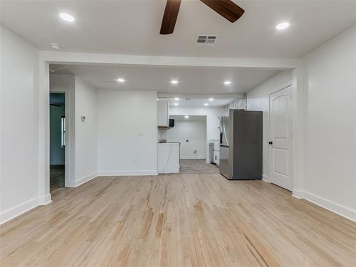 2010 Nw 34th St, Oklahoma City, OK, 73118-3004 | Card Image