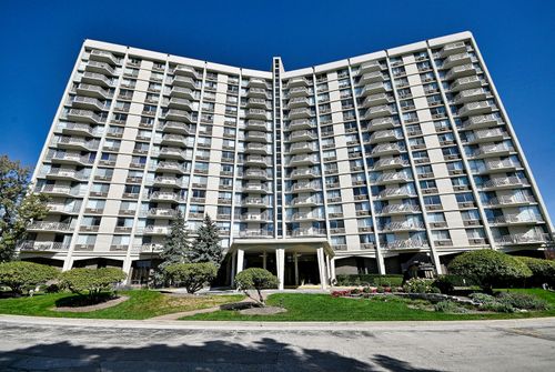 7h-40 Tower Rd, Oak Brook, IL, 60523-1116 | Card Image