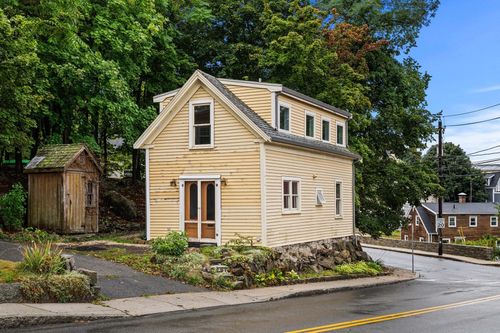 1105 Washington St, Gloucester, MA, 01930-1172 | Card Image