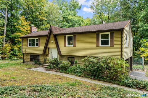 32 Woodhaven Dr, Burlington, CT, 06013-2401 | Card Image