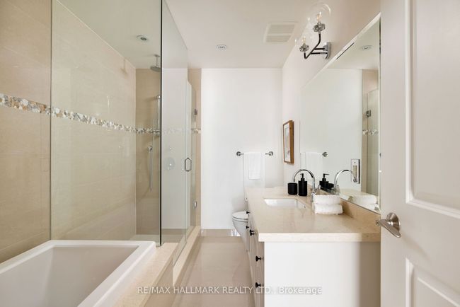 401 - 1 Rainsford Rd, Condo with 3 bedrooms, 3 bathrooms and 2 parking in Toronto ON | Image 24