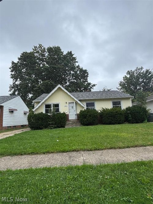 931 E 245th St, Euclid, OH, 44123-2403 | Card Image