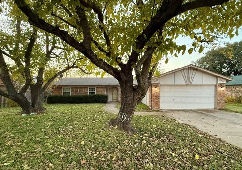 5721 Carolyn Dr, North Richland Hills, TX, 76180-6305 | Card Image