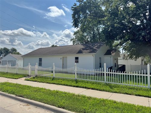 140 Summerhays St, Tiffin, IA, 52340-9364 | Card Image