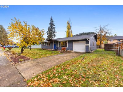 825 Evergreen Dr, House other with 3 bedrooms, 2 bathrooms and 1 parking in Creswell OR | Image 3