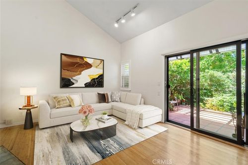15 Coronado Ct, Manhattan Beach, CA, 90266-7233 | Card Image