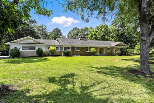 3127 N Center St, Hickory, NC, 28601-1162 | Card Image