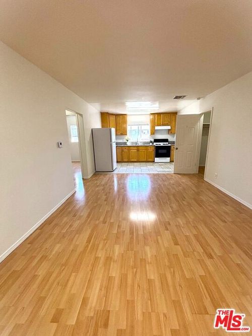 2-e-4343 W 4th Street, Los Angeles, CA, 90020 | Card Image