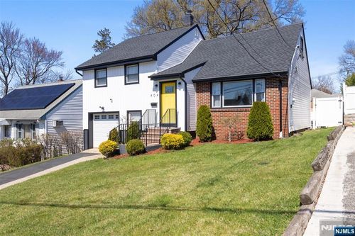 404 Simons Ave, Hackensack, NJ, 07601-1115 | Card Image