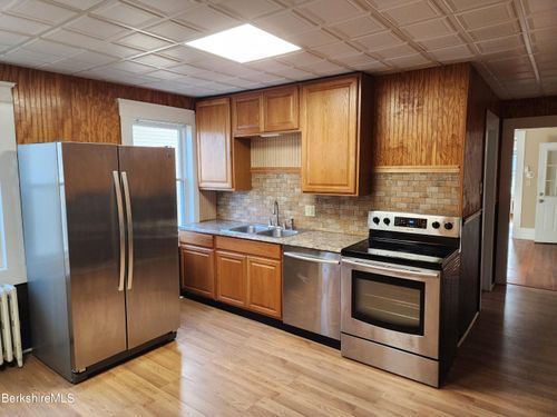 39 Livingston Ave, Pittsfield, MA, 01201 | Card Image