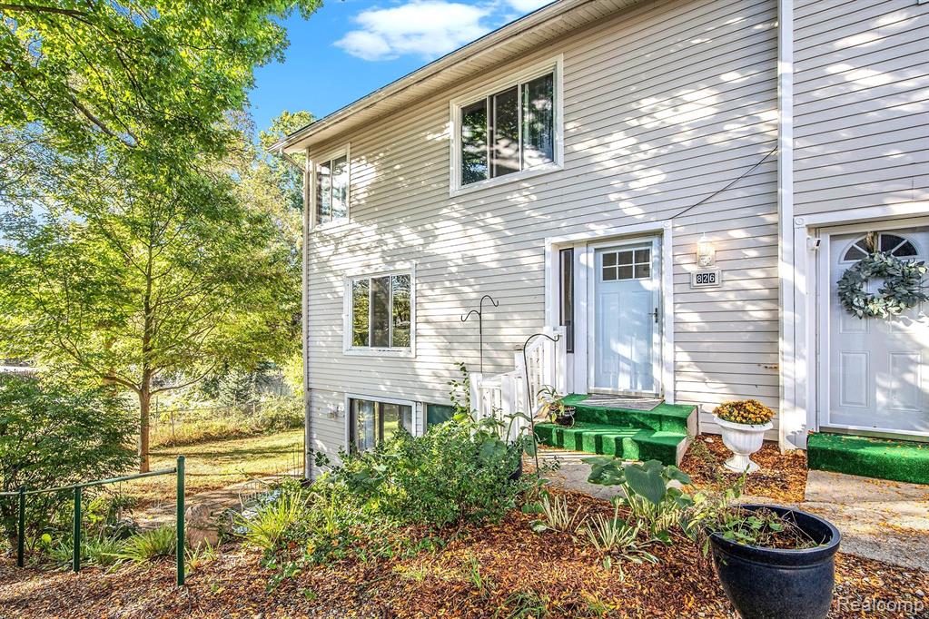 Corners Ct, Lake Orion, MI 48362 #1