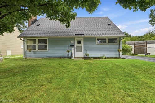 2250 Wichert Dr, Cuyahoga Falls, OH, 44221-3532 | Card Image