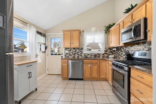 18 Bruce St, Old Bridge, NJ, 08857-2541 | Card Image