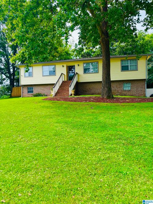 2110 Sun Cir, Fultondale, AL, 35068-1527 | Card Image