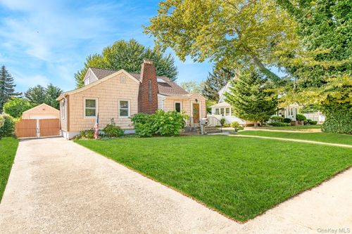 306 Park Ave, Freeport, NY, 11520-4834 | Card Image
