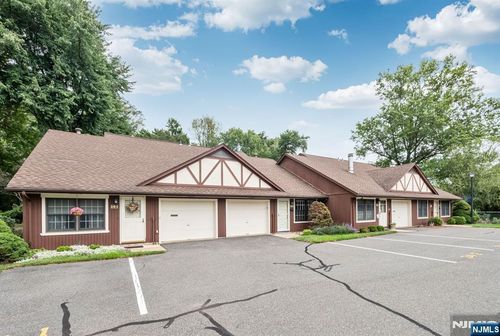 34-2 Tamaron Dr, Waldwick, NJ, 07463-1126 | Card Image