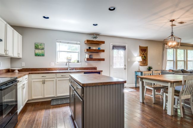 4018 Cedar Elm Ln, House other with 5 bedrooms, 3 bathrooms and null parking in Dallas TX | Image 8