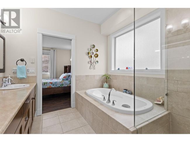 1089 Long Ridge Dr, House other with 4 bedrooms, 3 bathrooms and 2 parking in Kelowna BC | Image 25