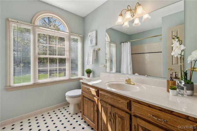 Full hall bath on 2nd level | Image 24