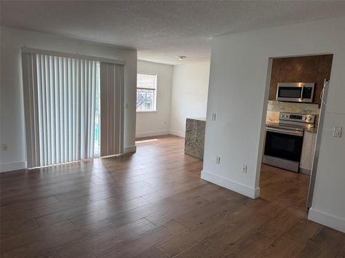 p204-5317 Curry Ford Rd, ORLANDO, FL, 32812-7211 | Card Image