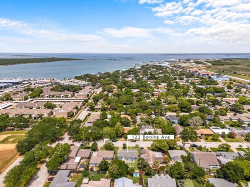 123 Bonita Ave, Galveston, TX, 77550-3105 | Card Image