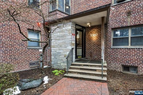 3060 Edwin Ave, Fort Lee, NJ, 07024-3664 | Card Image